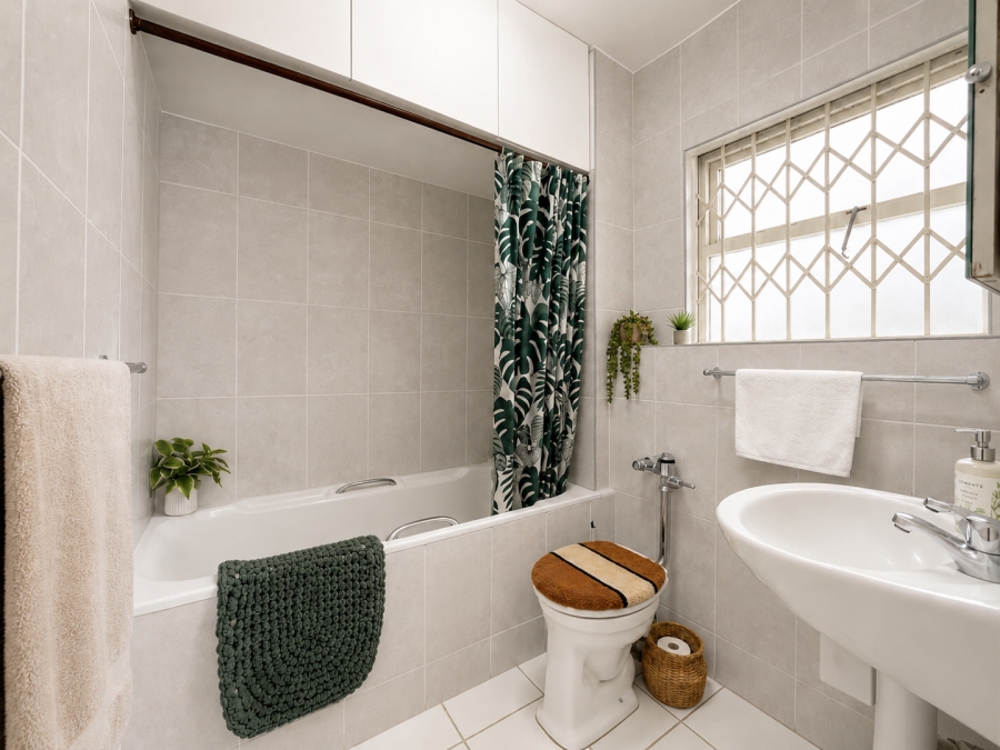 2 Bedroom Property for Sale in Sea Point Western Cape